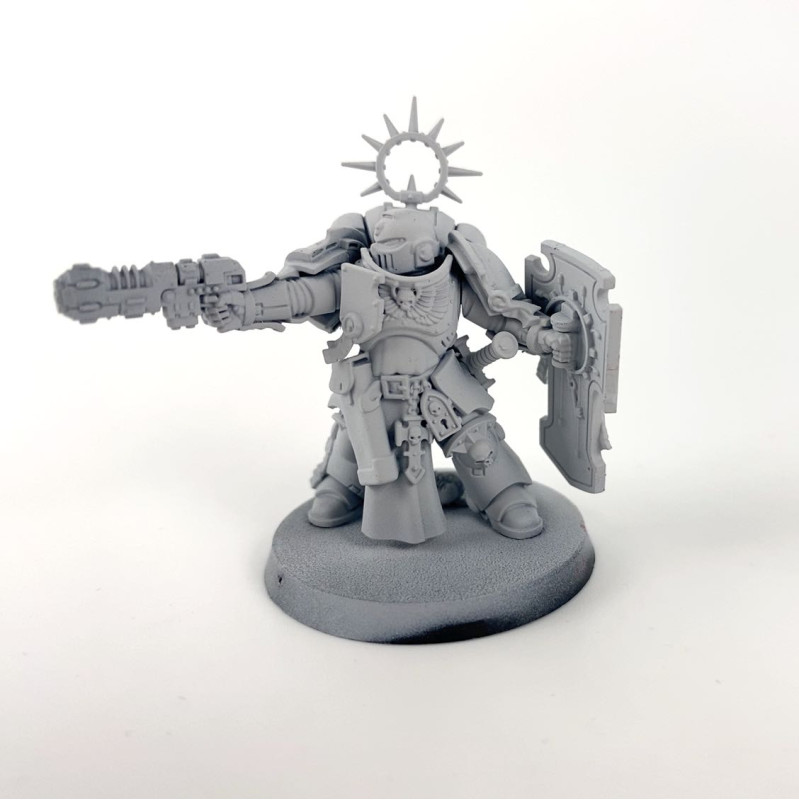 Space Marines Lieutenant With Storm Shield