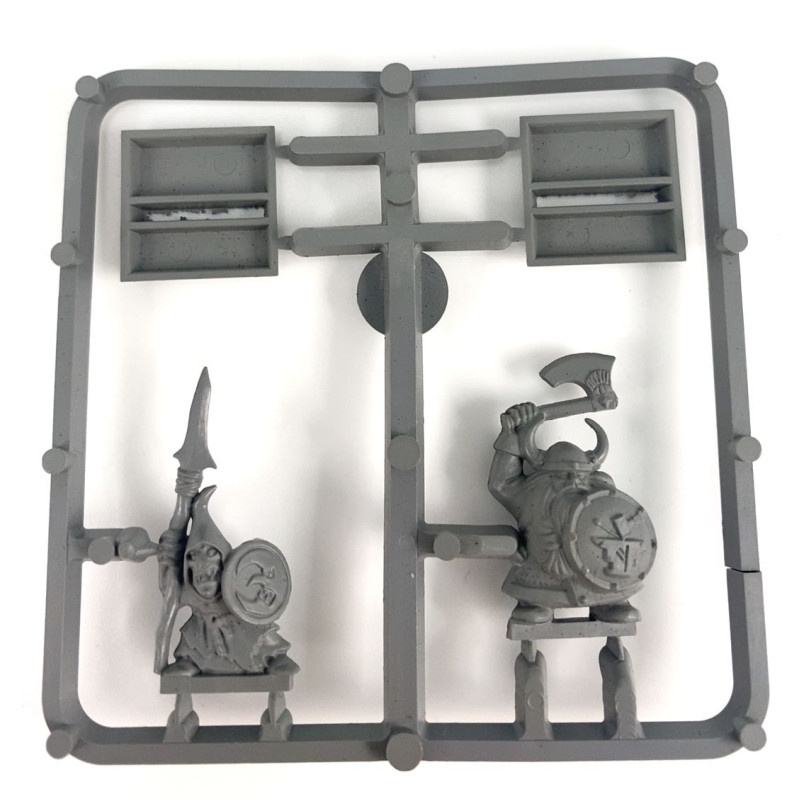 1 Guerrier Nain + 1 Lancier Gobelins