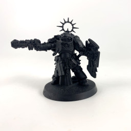 Space Marines Lieutenant With Storm Shield