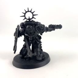 Space Marines Lieutenant With Storm Shield
