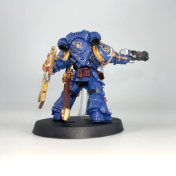 Space Marines Lieutenant With Storm Shield