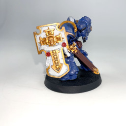 Space Marines Lieutenant With Storm Shield