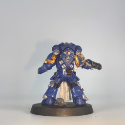 Space Marines Lieutenant With Storm Shield