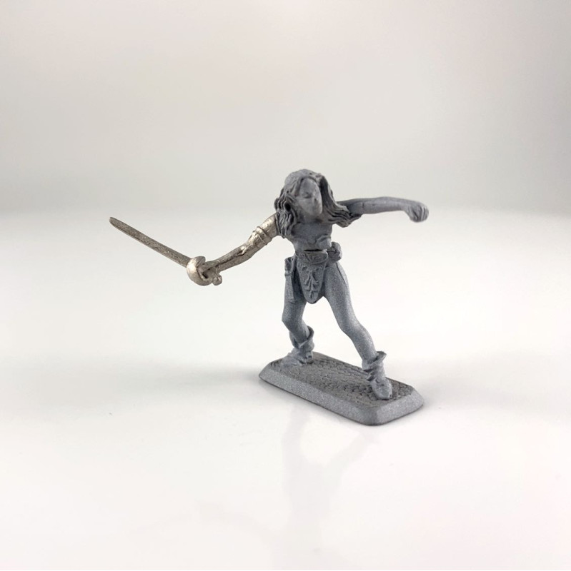 M212 Elvish female adventurer