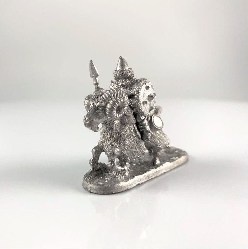 02-034 Dwarf Ram Raider