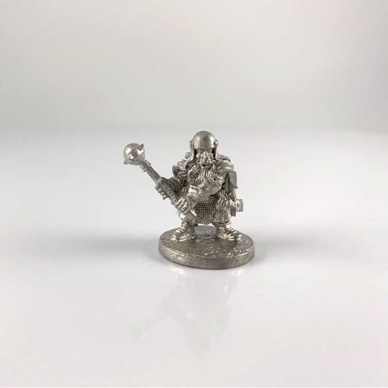 02-039a Dwarf Hero with mace