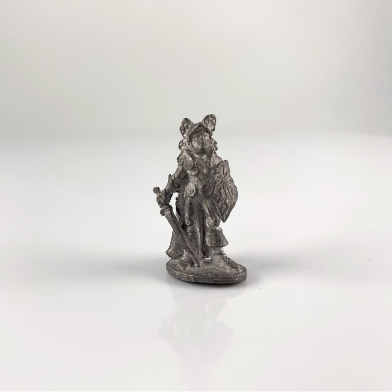 01-091a Elf Hero on Foot