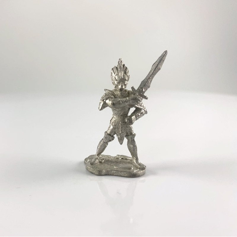 51-4003 Dark Elf Heavy Infantry Sword Over Shoulder