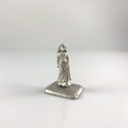 TMM-3026 Lady in Waiting