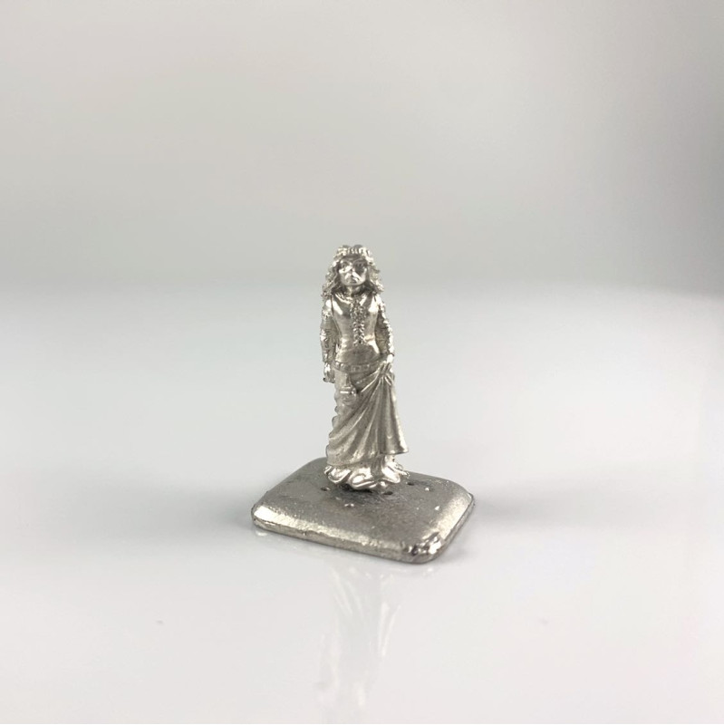 TMM-3026 Lady in Waiting