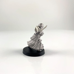 Femme avec dague RPG