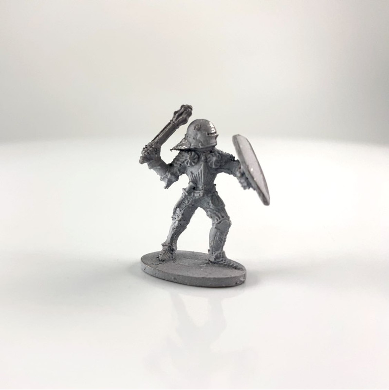 6005 (f) Knight with Mace (Paladin)