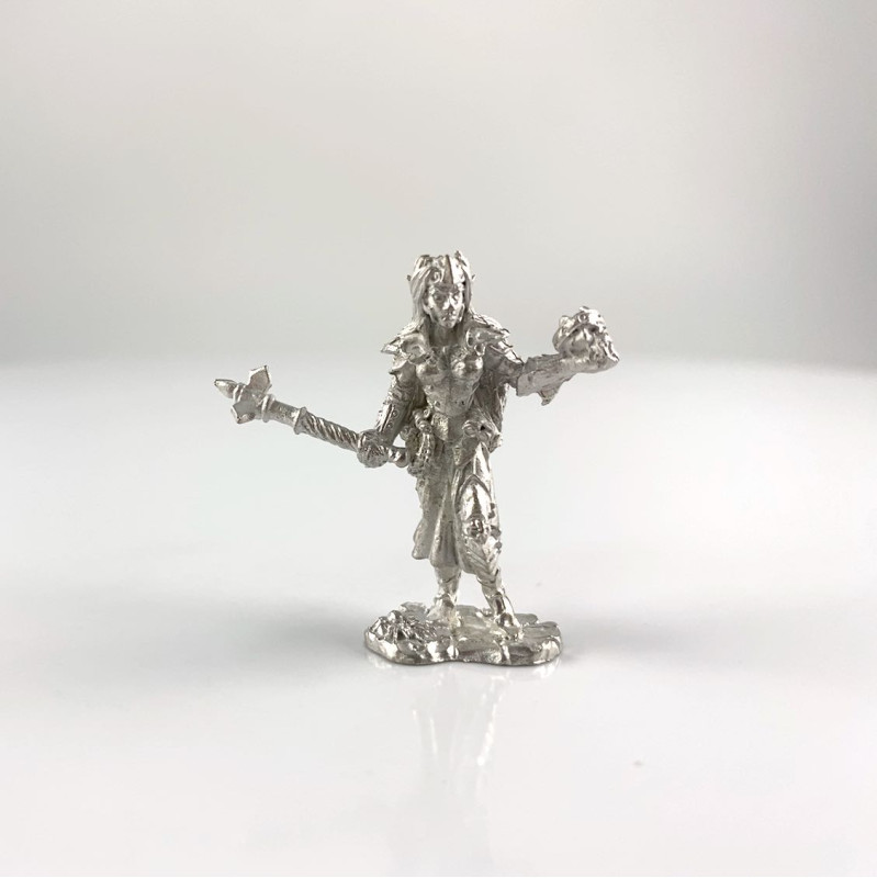 02524 - Female Dark Elf Cleric