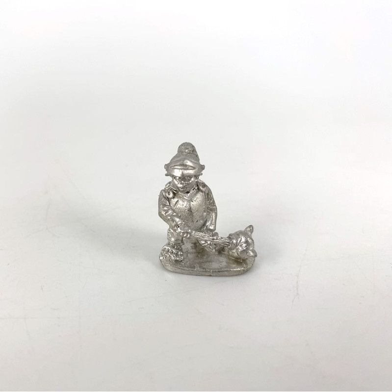 Midlam Miniatures - Armoured Halfling and Mace