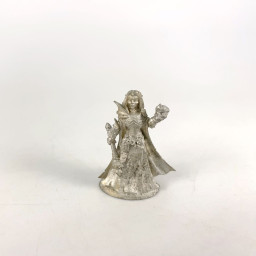 03980 - Dark Elf Priestess