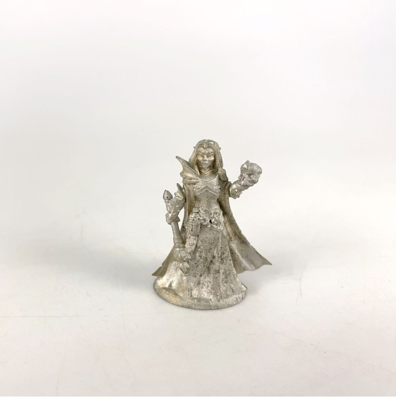 03980 - Dark Elf Priestess