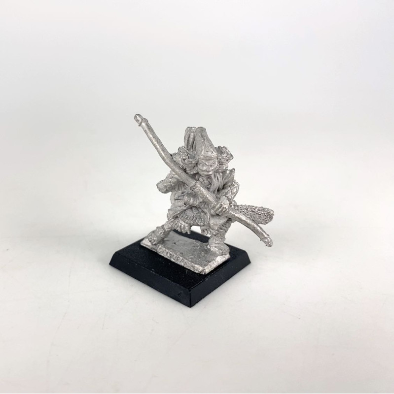 C05 (08) Oriental Hero Advancing w. Bow