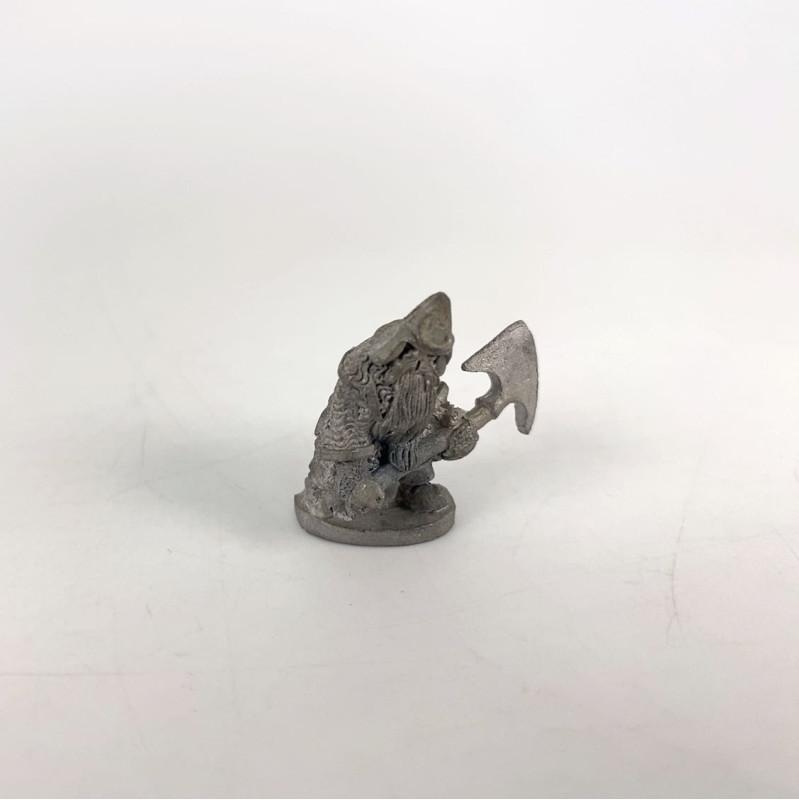 Dwarf Large Axe Advancing