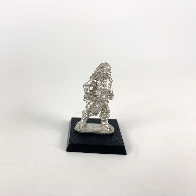 Midlam Miniature- Female Hobgoblin Scout With Knife - Hrurakina Zash