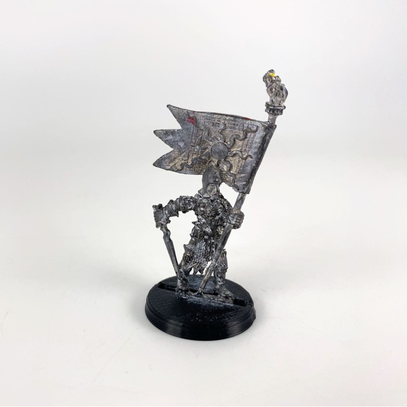 RR17a Garland - Standard Bearer