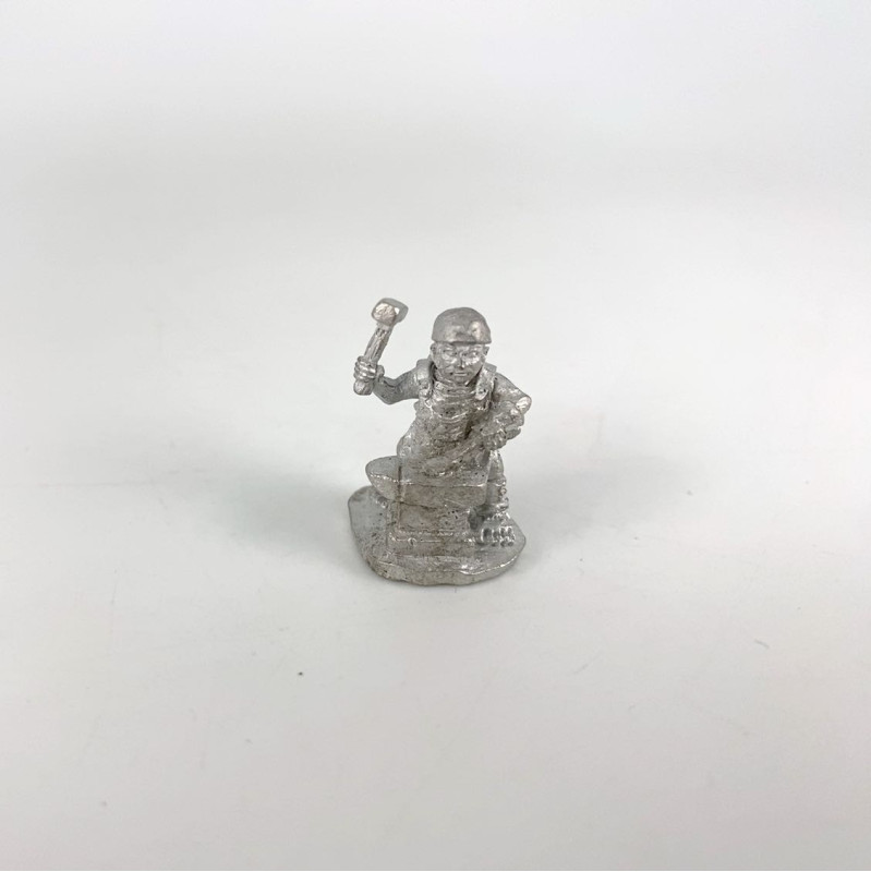 Midlam Miniatures - Forgeron halfelin