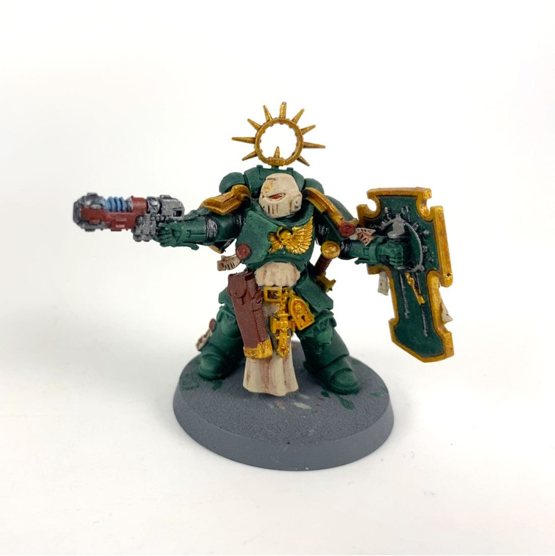 Space Marines Lieutenant With Storm Shield