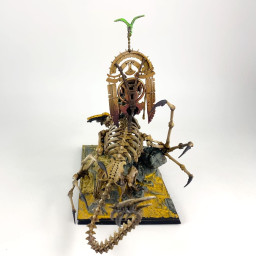 Roi des Tombes/Prêtre Liche sur Dragon d'Os Nécrolithe