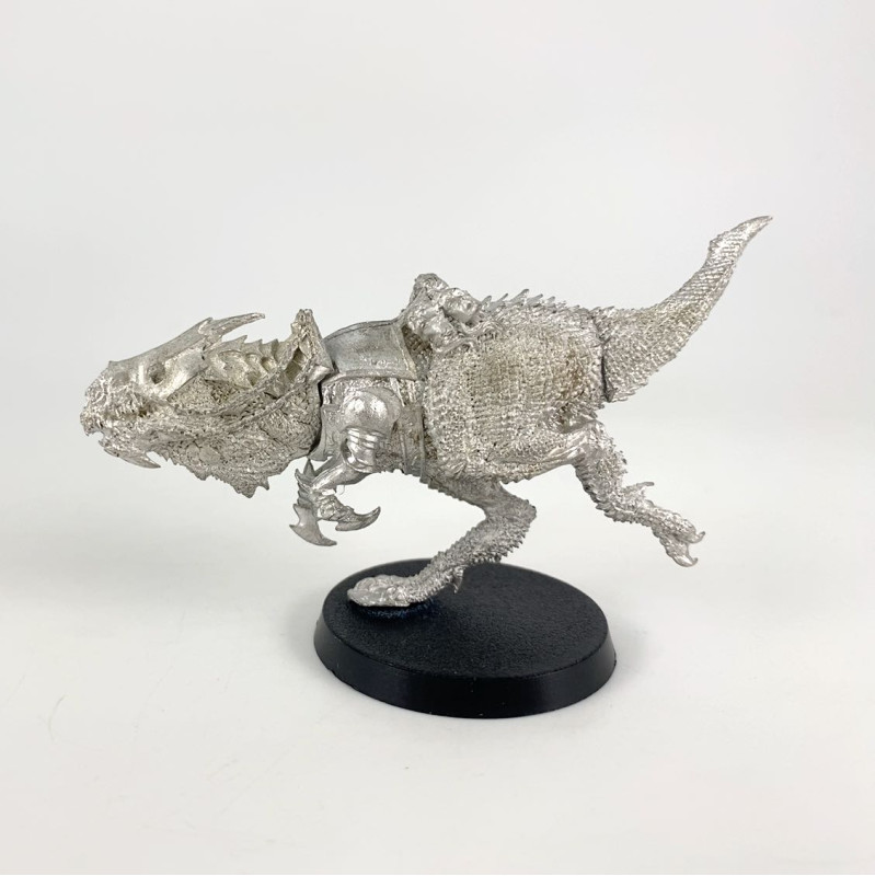 Dinosaure avec selle