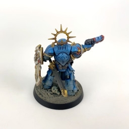 Space Marines Lieutenant With Storm Shield