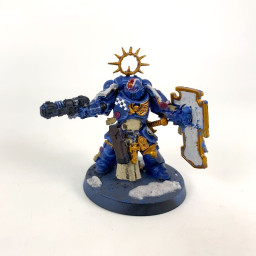 Space Marines Lieutenant With Storm Shield