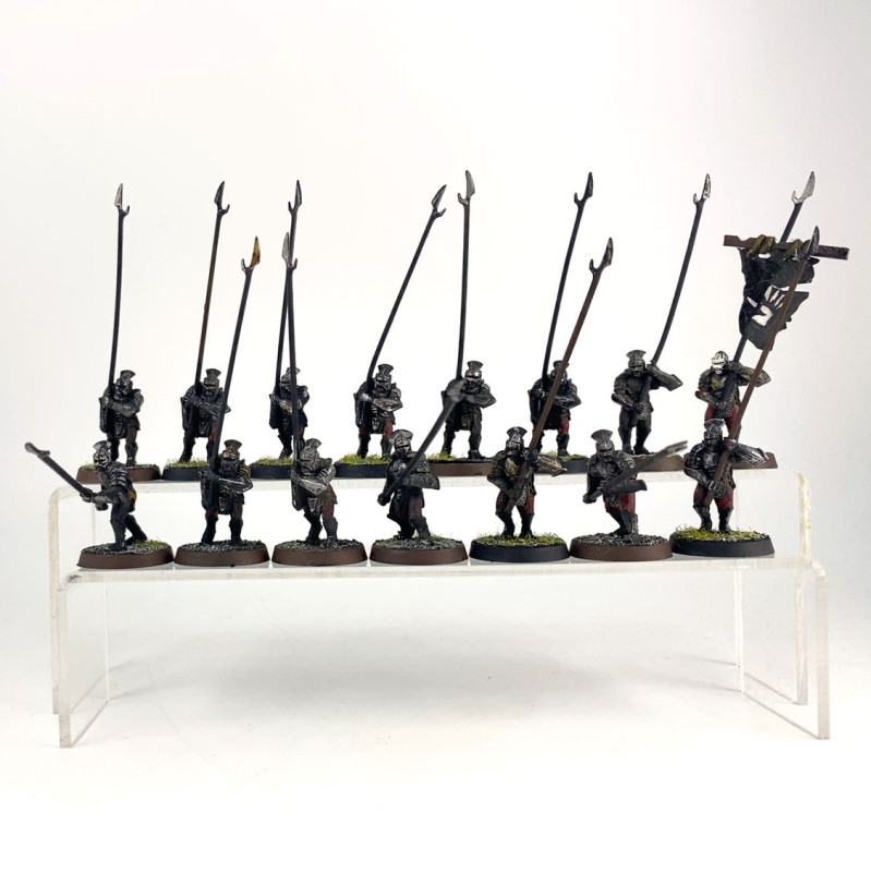 Pikes Uruk-hai warriors