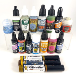 Lot de diverses peintures - Neuf