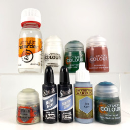 Assortment of various paints - New