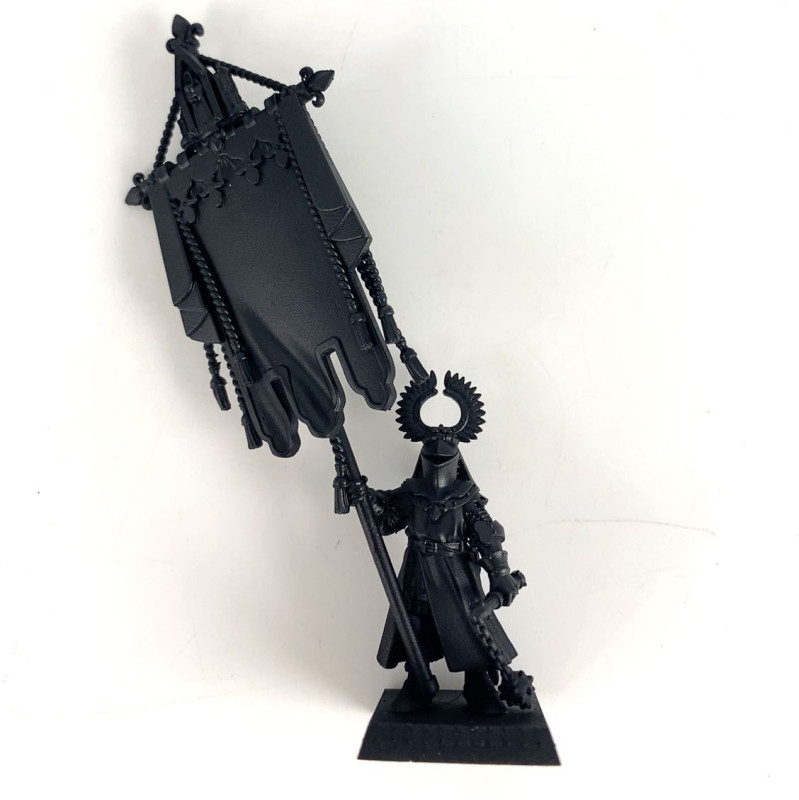 Gallia - Battle Standard Bearers on Foot - Highlands Miniatures
