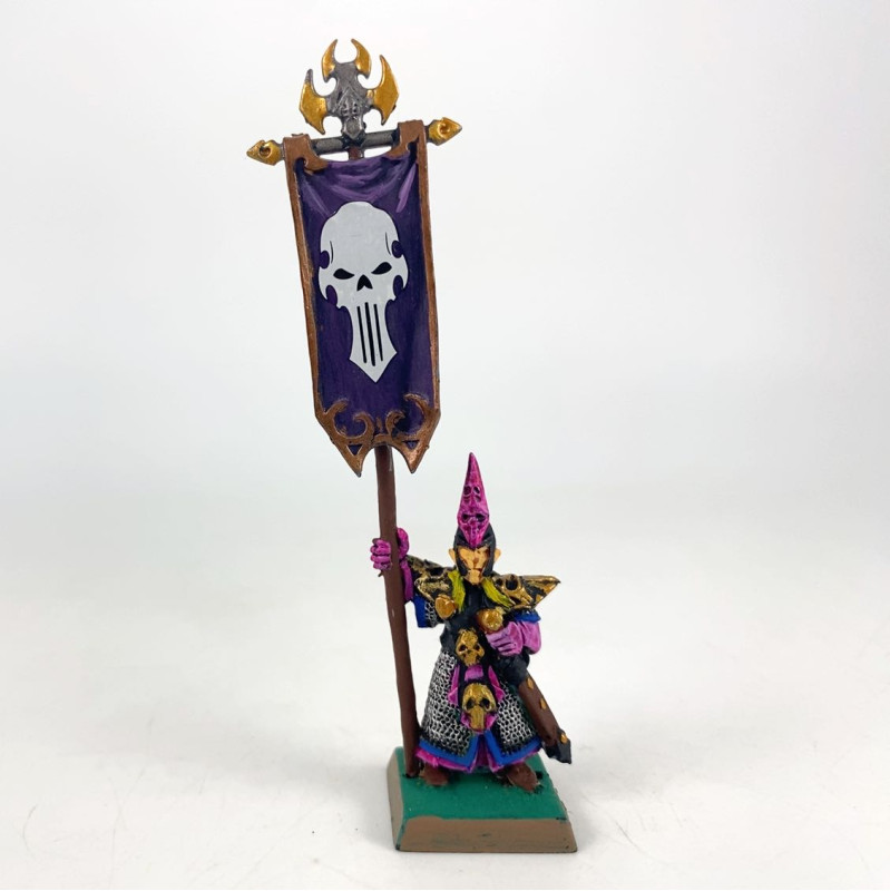 Dark Elf Standard Bearer