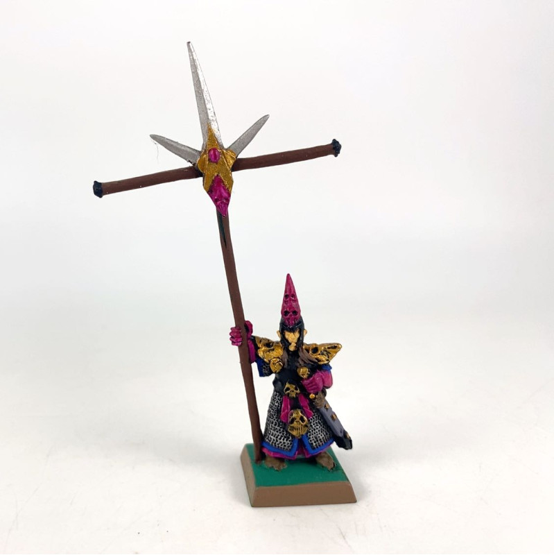 Dark Elf Standard Bearer